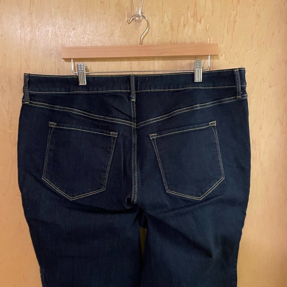 Women's Old Navy High Rise Straight Jeans - Short Length - Picture 5 of 7